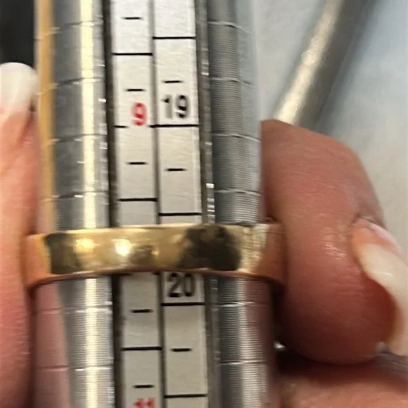 455615 10k yg spinel center gem ring